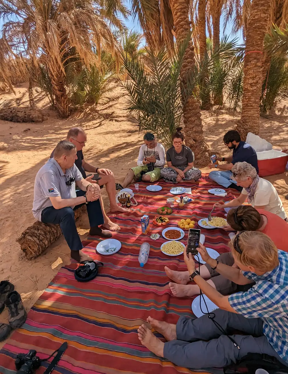 La Voie lactée au-dessus du campement Tourago et des tours de grès du Tadrart Tassili