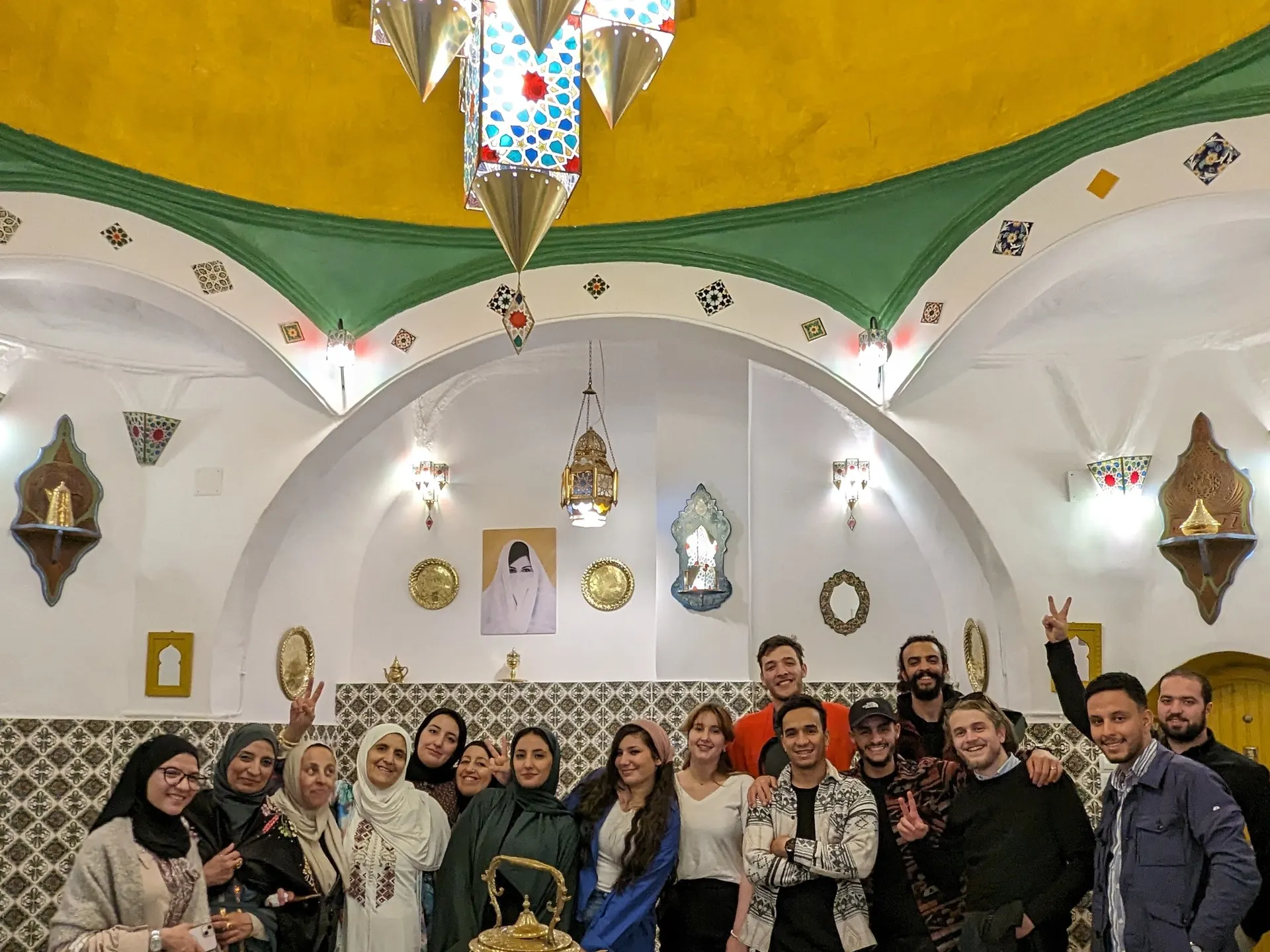Un groupe Tourago dans une salle à coupole restaurée de la Casbah d’Alger